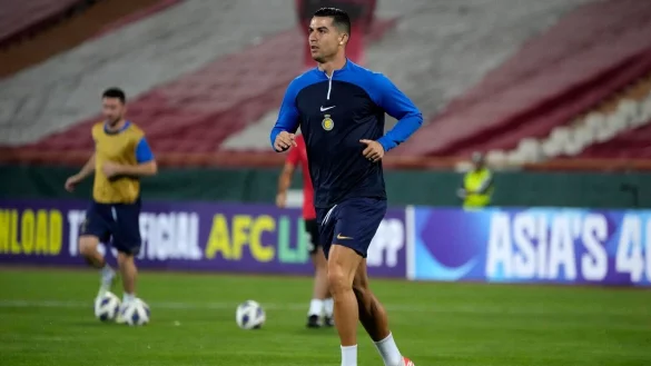 Cristiano Ronaldo hat mit seinem Verein Al-Nassr im Iran gespielt. - © Vahid Salemi/AP/dpa