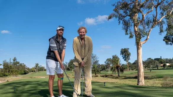 Entertainer Thomas Gottschalk (r) und sein Sohn Roman Gottschalk beim Abschlag auf dem Gel&auml;nde des Golf Clubs. - &copy; Gary Payne/dpa