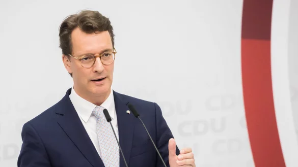 Hendrik W&uuml;st (CDU), Ministerpr&auml;sident von Nordrhein-Westfalen, spricht. - &copy; Christoph Soeder/dpa