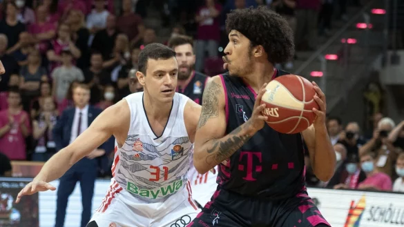 Die Bonner um Tyson Ward holten den sechsten Liga-Sieg in Serie. - &copy; Bernd Thissen/dpa