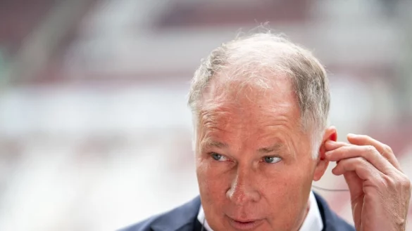 Augsburgs Sportdirektor Stefan Reuter ist trotz Kritik gegen den Verkauf von Ricardo Pepi. - &copy; Stefan Puchner/dpa