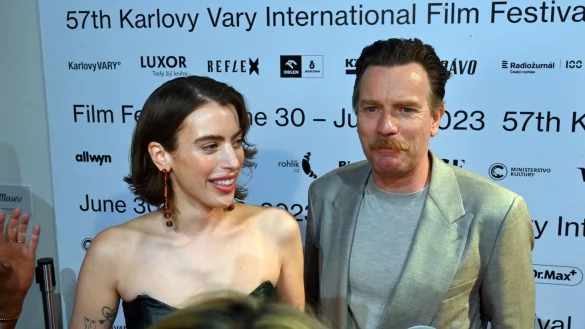 Der britische Schauspieler Ewan McGregor und seine Tochter Clara McGregor beim Internationalen Filmfestival in Karlsbad. - &copy; Kube? Slavom&iacute;r/CTK/dpa
