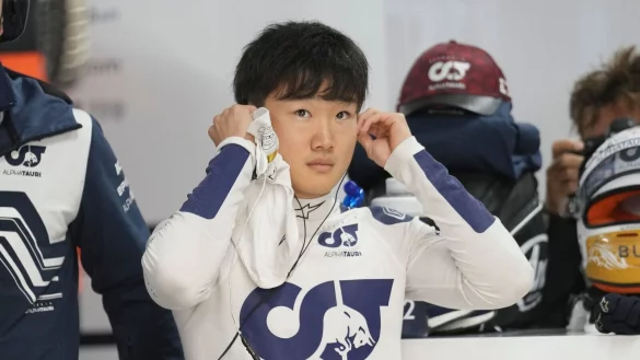 Yuki Tsunoda ist auch in der kommenden Saison Stammpiloten bei Alpha Tauri. - &copy; Eugene Hoshiko/AP/dpa