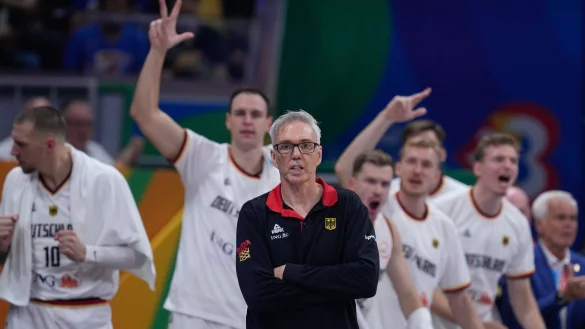 Mit Bundestrainer Gordon Herbert kam der Erfolg zur deutschen Basketball-Nationalmannschaft. - &copy; Michael Conroy/AP/dpa
