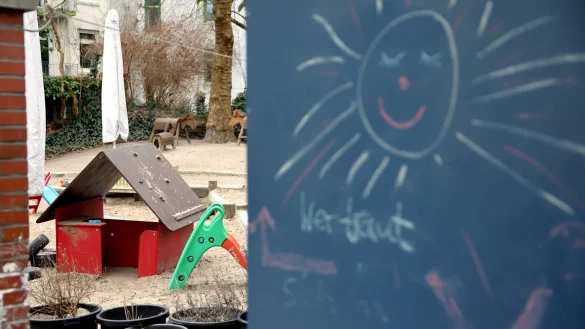 Kinder aus &auml;rmeren und weniger gebildeten Familien sind bei der Vergabe von Kita-Pl&auml;tzen nach wie vor benachteiligt. Das zeigt eine Studie. - &copy; Christian Charisius/dpa