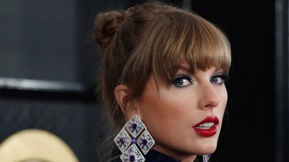 Die US-S&auml;ngerin Taylor Swift kommt zur Verleihung der 65. Grammy Awards. Sie hat sich Medien zufolge von ihrem Freund getrennt. - &copy; Jordan Strauss/Invision/AP/dpa