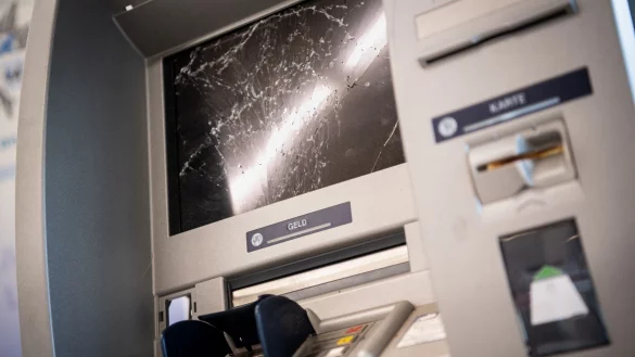 Ein gesprengter Geldautomat. - &copy; Matthias Balk/dpa/Symbolbild