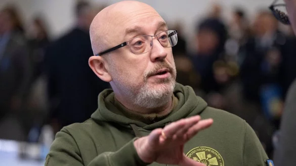 Der ukrainische Verteidigungsminister Olexij Resnikow vergangene Woche beim Unterst&uuml;tzertreffen in Ramstein. - &copy; Boris Roessler/dpa