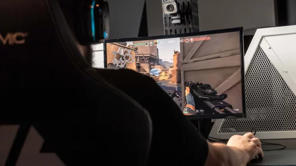 Kurz vor dem Wechsel zu "Counter-Strike 2" haben sich viele CS:GO-Teams verst&auml;rkt. - &copy; Foto: Zacharie Scheurer/dpa-tmn