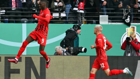 Randal Kolo Muani (l) war Frankfurter Matchwinner beim Viertelfinalsieg gegen Union Berlin. - &copy; Arne Dedert/dpa