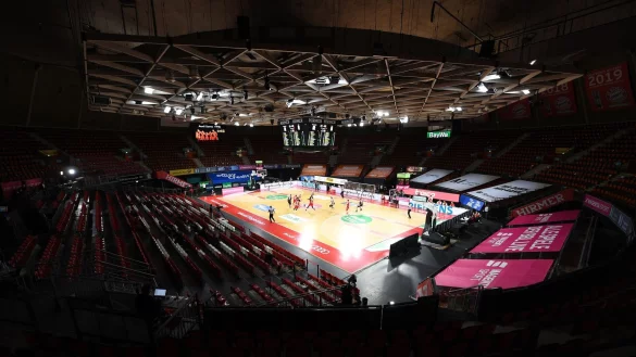 In M&uuml;nchen ist man gespannt auf den Test eines neues Glasbodens im ersten Liga-Spiel. - &copy; Matthias Balk/dpa