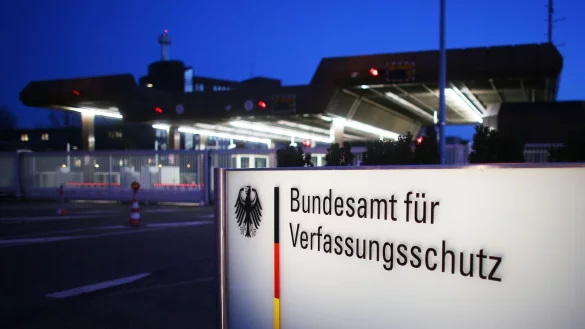 Das Bundesamt f&uuml;r Verfassungsschutz warnt Unternehmen und Forschungseinrichtungen vor wachsenden Risiken durch Spionage. - &copy; Oliver Berg/dpa