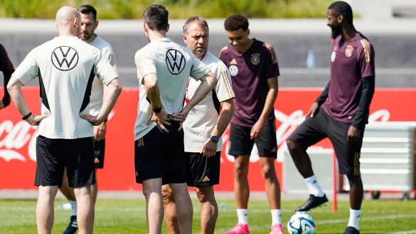 Nationalspieler Antonio R&uuml;diger (r) hatte einen Disput mit einem Fan. - &copy; Uwe Anspach/dpa