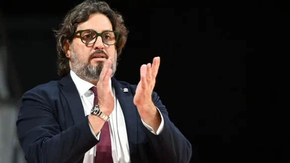 Bayern-Trainer Andrea Trinchieri sah einen deutlichen Sieg seiner Mannschaft in W&uuml;rzburg. - &copy; Sven Hoppe/dpa/Archivbild