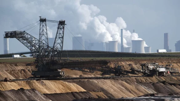 Bergbaumaschinen arbeiten im Tagebau Garzweiler. - &copy; Federico Gambarini/dpa
