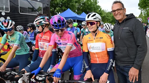 Rad-Olympiasieger Olaf Ludwig (r) sieht derzeit keinen deutschen Radsportler in der Weltspitze. - &copy; Martin Schutt/dpa