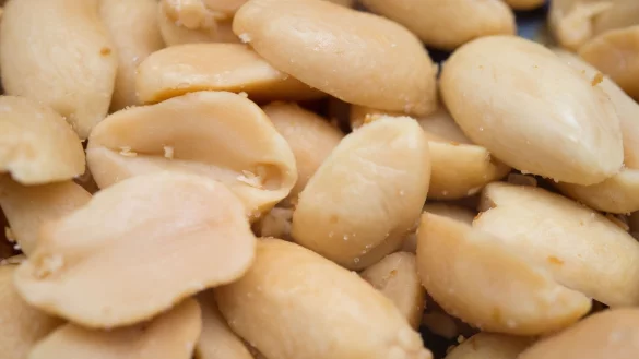 Erdn&uuml;sse im Flieger k&ouml;nnen f&uuml;r Allergikerinnen und Allergikern ein Problem sein. - &copy; Andrea Warnecke/dpa-tmn