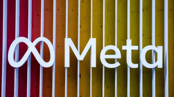 Mindestens eine App von Meta nutzten zuletzt fast drei Milliarden Nutzer pro Tag. - &copy; Gian Ehrenzeller/KEYSTONE/dpa