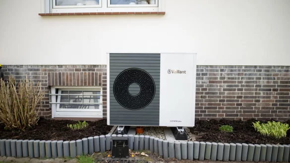 Viel eingebaut und hei&szlig; diskutiert: die W&auml;rmepumpe. - &copy; Daniel Reinhardt/dpa/dpa-tmn