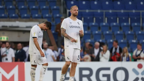 Bochums Philipp Hofmann (r) hat seinen Vertrag beim VfL verl&auml;ngert. - &copy; Friso Gentsch/dpa