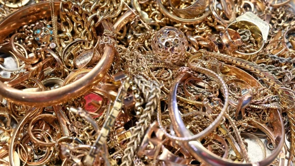 Die entt&auml;uschenden US-Konjunkturdaten und die Turbulenzen im Bankensektor treiben den Goldpreis in die H&ouml;he. - &copy; Uli Deck/dpa