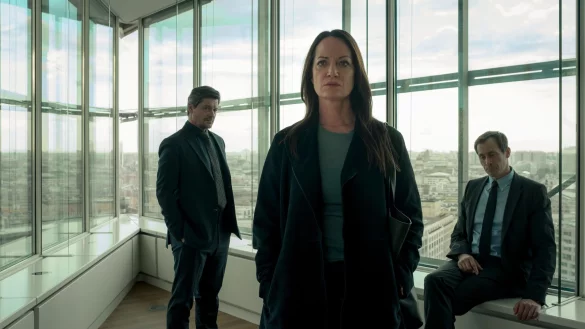 Annabelle (Natalia W&ouml;rner) wird von John (Fritz Karl, l) und Tom (Marc Hosemann) im Anwaltsb&uuml;ro erwartet. - &copy; Conny Klein/ZDF/dpa