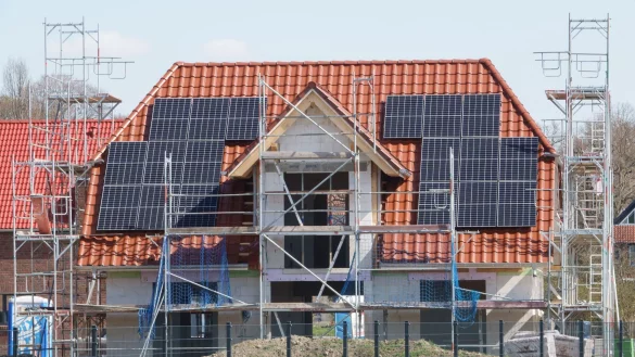 Familien k&ouml;nnen f&uuml;r den Hausbau bald g&uuml;nstige Kredite von der F&ouml;rderbank KfW bekommen. Dabei d&uuml;rfen sie maximal ein Haushaltseinkommen von 60.000 Euro haben. - &copy; Mia Bucher/dpa