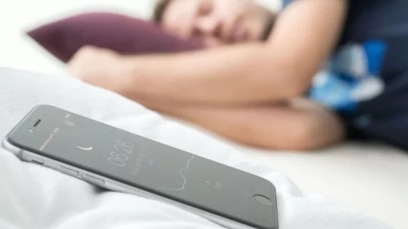 Dem wei&szlig;en Rauschen lauschen: Wer digitale Helfer in seine Einschlafrituale einbaut, kann am ehesten von ihnen profitieren. - &copy; Karolin Kr&auml;mer/dpa-tmn