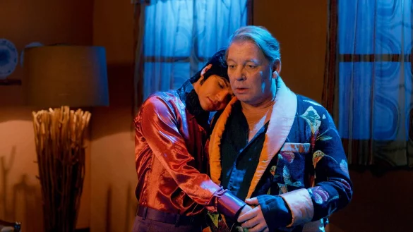 Kilian Berger (l, als Rex Gildo) und Ben Becker als Fred Miekley in einer Szene aus &laquo;Rex Gildo - Der letzte Tanz&raquo;. - &copy; --/rbb/Rosa-von-Praunheim-Filmproduktion,/dpa