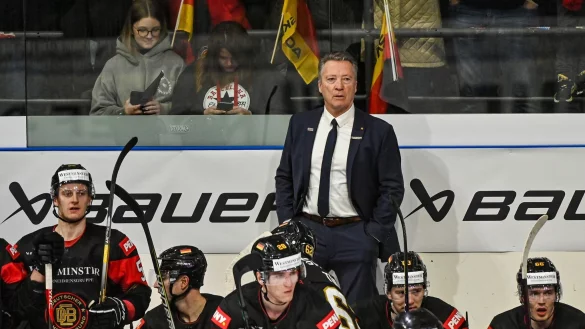 Bundestrainer Harold Kreis fordert vom Team mehr Entschlossenheit vor dem Tor. - &copy; Armin Weigel/dpa