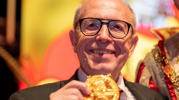 «Calli hat ein großes Herz», sagte der Trierer Oberbürgermeister Wolfram Leibe über Ex-Fußballmanager Reiner Calmund. - © Harald Tittel/dpa