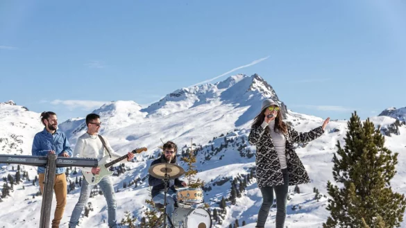 Was f&uuml;r eine Konzertkulisse: Anfang M&auml;rz steigt in den Dolomiten zum 25. Mal das Musikfestival Dolomiti Ski Jazz. - &copy; Gaia Panozzo/Visit Trentino/dpa-tmn
