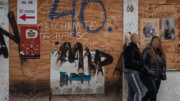 Prostituierte warten auf der Kaiserstra&szlig;e im Frankfurter Bahnhofsviertel auf Freier. - &copy; Boris Roessler/dpa