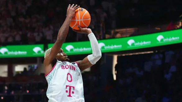 Bonns TJ Shorts II in Aktion. - &copy; Matthias Stickel/dpa