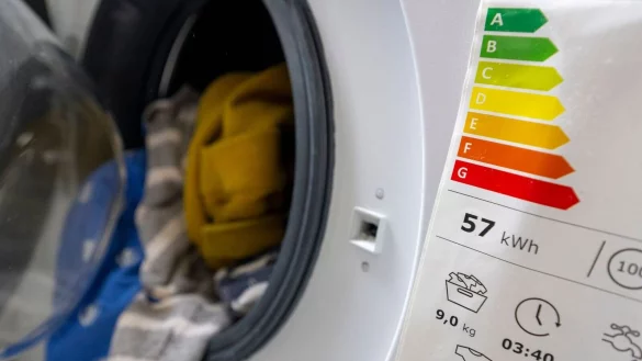 Im ersten Halbjahr 2023 wurden weniger Waschmaschinen verkauft als im Vergleichszeitraum 2022. - &copy; Monika Skolimowska/dpa