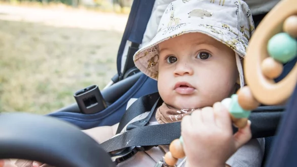 Oft fehlt den Kombikinderwagen die M&ouml;glichkeit, die R&uuml;ckenlehne umzuklappen. - &copy; Christin Klose/dpa-tmn