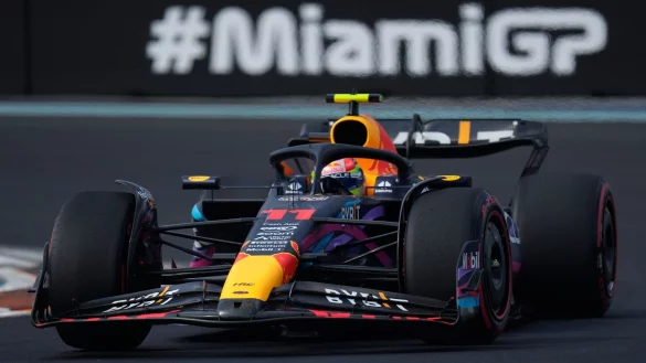 MRed-Bull-Pilot Sergio Perez aus Mexiko steuert sein Auto w&auml;hrend des Qualifyings. - &copy; Rebecca Blackwell/AP/dpa