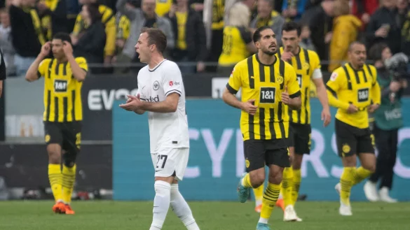 Frankfurts Mario G&ouml;tze reagiert auf dem Platz. - &copy; Bernd Thissen/dpa/Archivbild