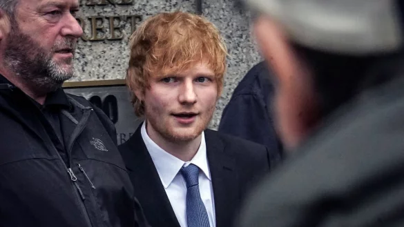 Ed Sheeran stimmte im Urheberrechtsstreit ein paar Takte einer Melodie an. - &copy; Bebeto Matthews/AP/dpa