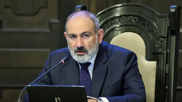 Der armenische Premierminister Nikol Paschinjan leitet eine Kabinettssitzung. - &copy; Tigran Mehrabyan/PAN Photo/AP