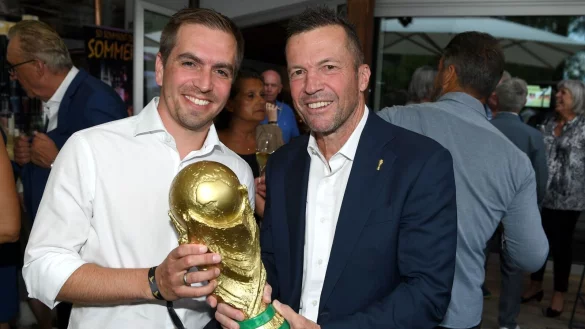 Auf den Tag genau 33 Jahre nach dem Triumph von Rom am 8. Juli 1990 feiern die Weltmeister ein Wiedersehen im Zeichen von &bdquo;Italia 90&ldquo; in Grassau am Chiemsee. - &copy; Wolfgang Breiteneicher/-/dpa