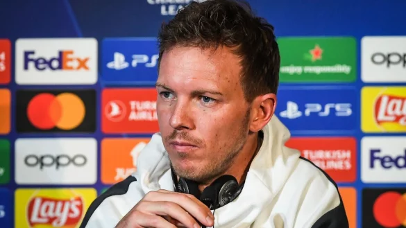 Bayern-Coach Julian Nagelsmann spricht vor dem Spiel gegen Paris Saint-Germain mit Journalisten. - &copy; Matthieu Mirville/ZUMA Press Wire/dpa