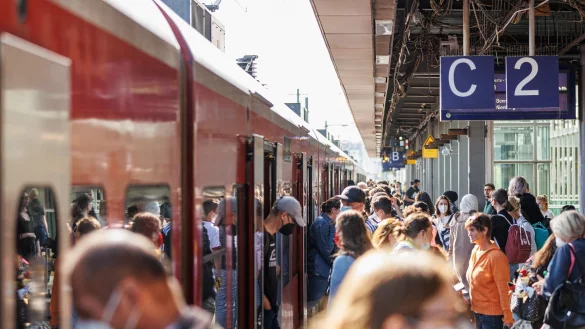 Der große Ansturm auf den Regionalverkehr blieb 2022 trotz 9-Euro-Ticket aus. - © Michael Matthey/dpa