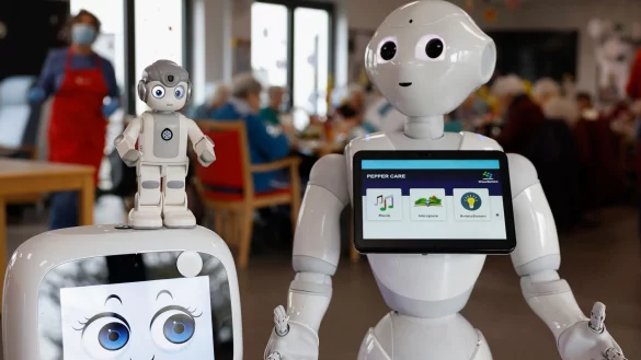 Der Pflegeroboter Yanny (l) und JAIme der Firma Beckerrobotics sind in einer unterfr&auml;nkischen Tagespflegeeinrichtung im Einsatz. - &copy; Heiko Becker/dpa