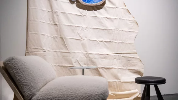 Nachhaltigkeit kann auch hei&szlig;en: das Sofa neu beziehen lassen, wenn man sich an der Farbe sattgesehen hat, das M&ouml;belst&uuml;ck aber nicht gegen ein neues austauschen will. - &copy; Bernd Diekjobst/dpa-tmn