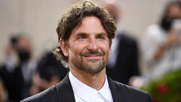 US-Schauspieler Bradley Cooper verwandelt sich im Film &laquo;Maestro&raquo; in den legend&auml;ren Dirigenten und Komponisten Leonard Bernstein. - &copy; Evan Agostini/Invision/dpa