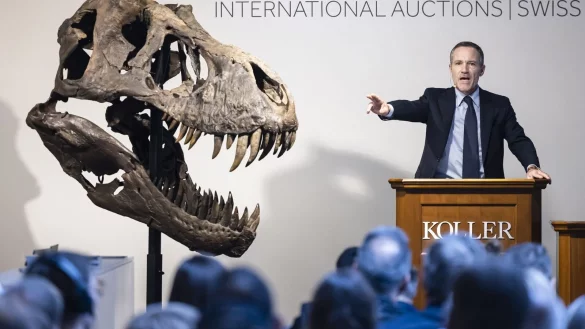 Auktionshaus-Gesch&auml;ftsleiter Cyril Koller bei der &laquo;TRX-293 Trinity&raquo;-Versteigerung in Z&uuml;rich. - &copy; Michael Buholzer/KEYSTONE/dpa