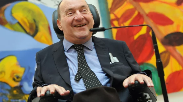 Der querschnittgel&auml;hmte franz&ouml;sische Bestsellerautor Philippe Pozzo di Borgo ist tot. - &copy; Britta Pedersen/dpa-Zentralbild/dpa