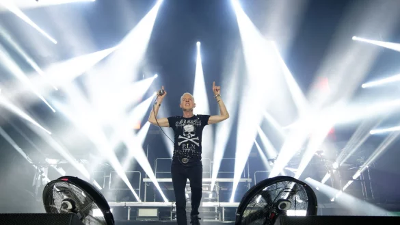 Der S&auml;nger H.P. Baxxter von der Band Scooter steht bei einem Konzert des Musikfestival &laquo;c/o pop&raquo; im Palladium auf der B&uuml;hne. - &copy; Henning Kaiser/dpa/Archivbild