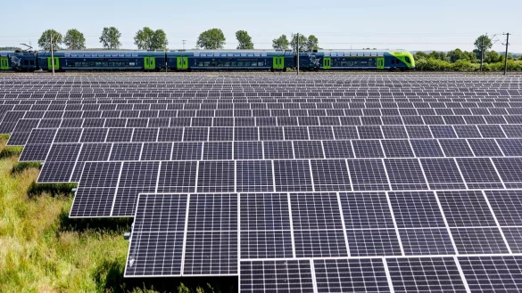 Ein Solarfeld in Schleswig-Holstein. - &copy; Axel Heimken/dpa
